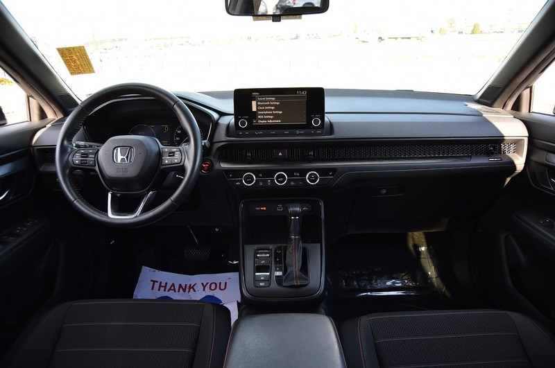 Honda CR-V Hybrid Vehicle Full-screen Gallery Image 7