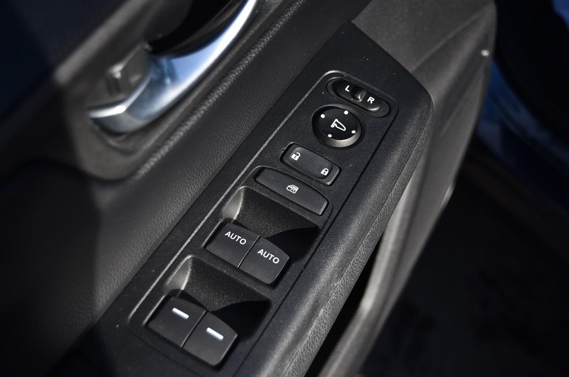 Honda CR-V Hybrid Vehicle Full-screen Gallery Image 8