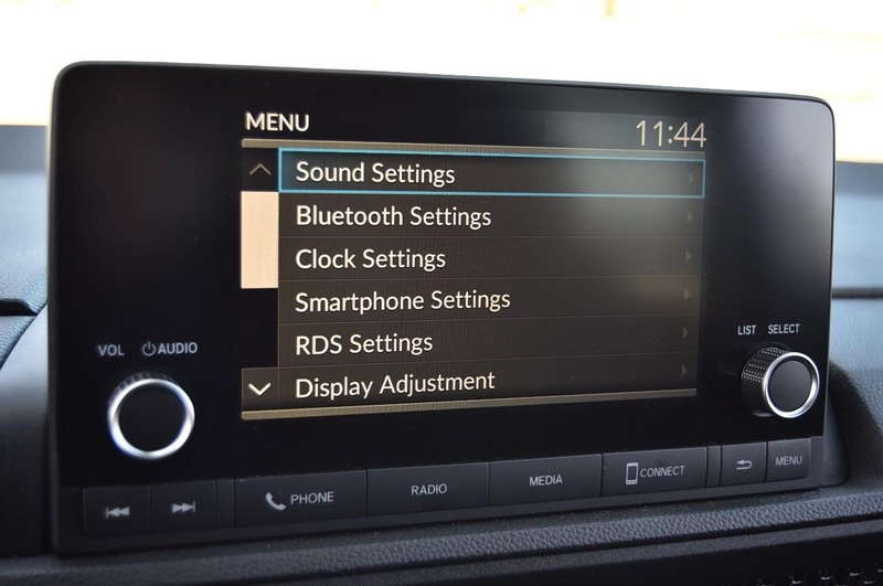 Honda CR-V Hybrid Vehicle Full-screen Gallery Image 13