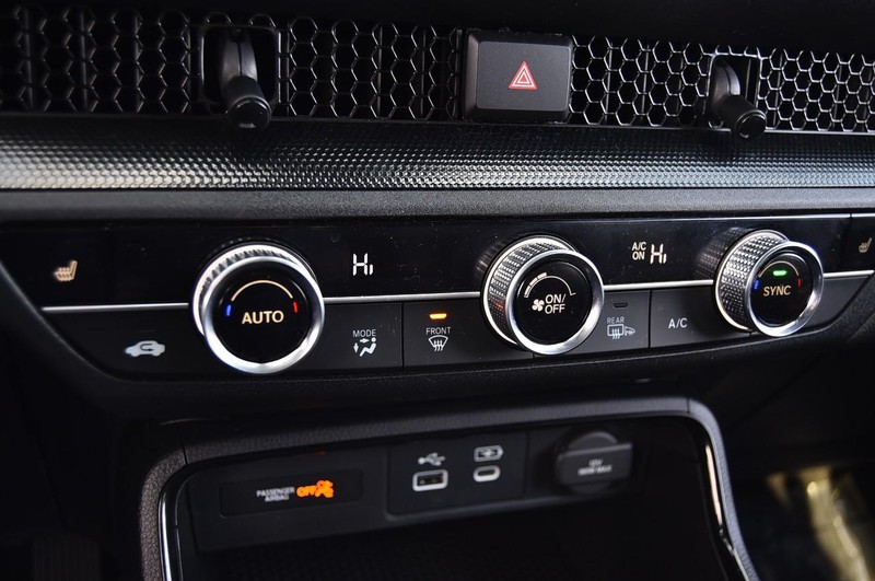 Honda CR-V Hybrid Vehicle Full-screen Gallery Image 14