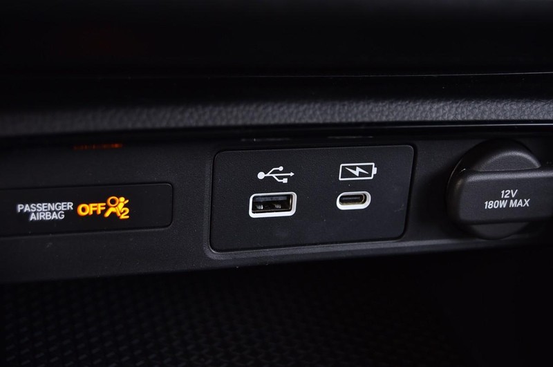 Honda CR-V Hybrid Vehicle Full-screen Gallery Image 15