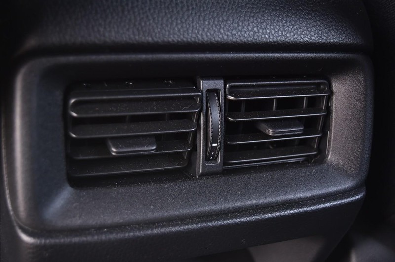 Honda CR-V Hybrid Vehicle Full-screen Gallery Image 23