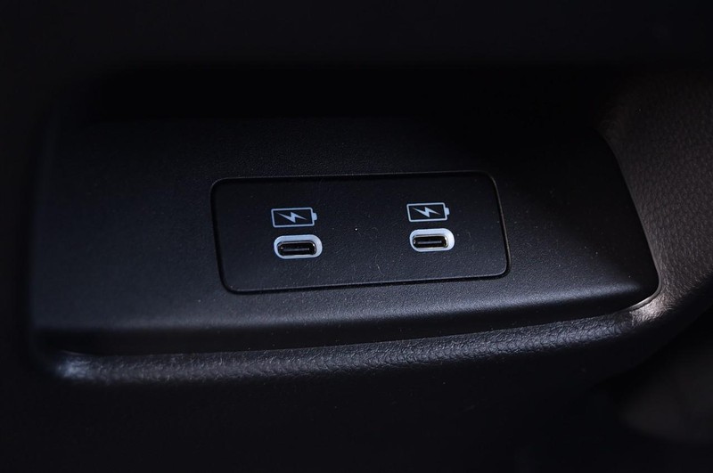 Honda CR-V Hybrid Vehicle Full-screen Gallery Image 24