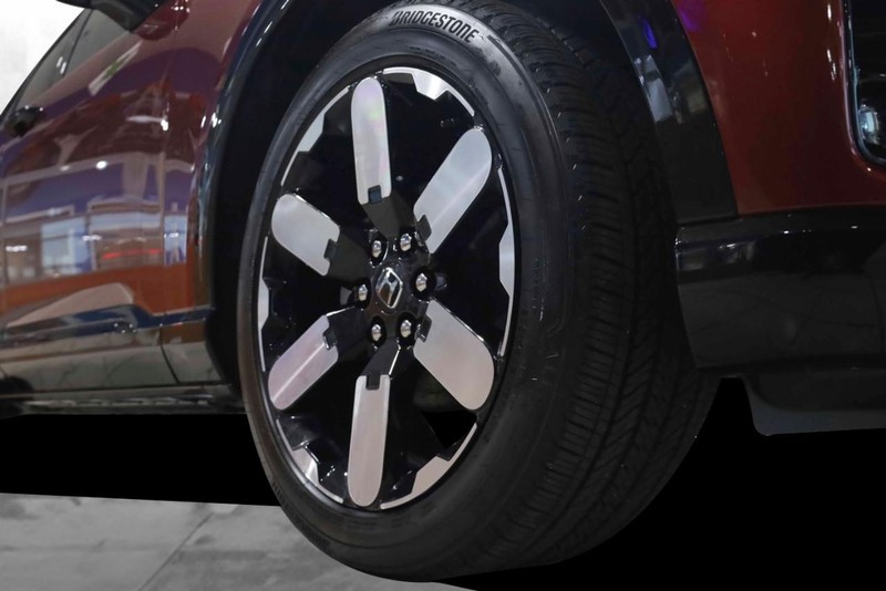 Honda Prologue Vehicle Full-screen Gallery Image 3