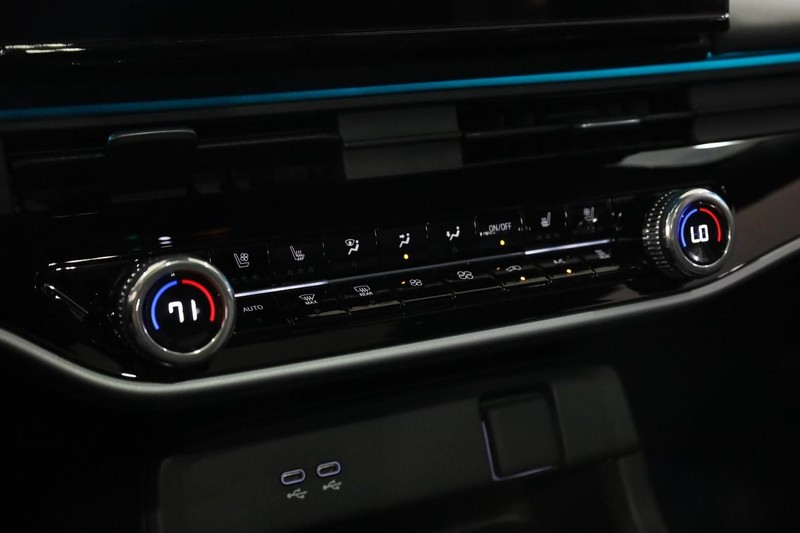 Honda Prologue Vehicle Full-screen Gallery Image 15