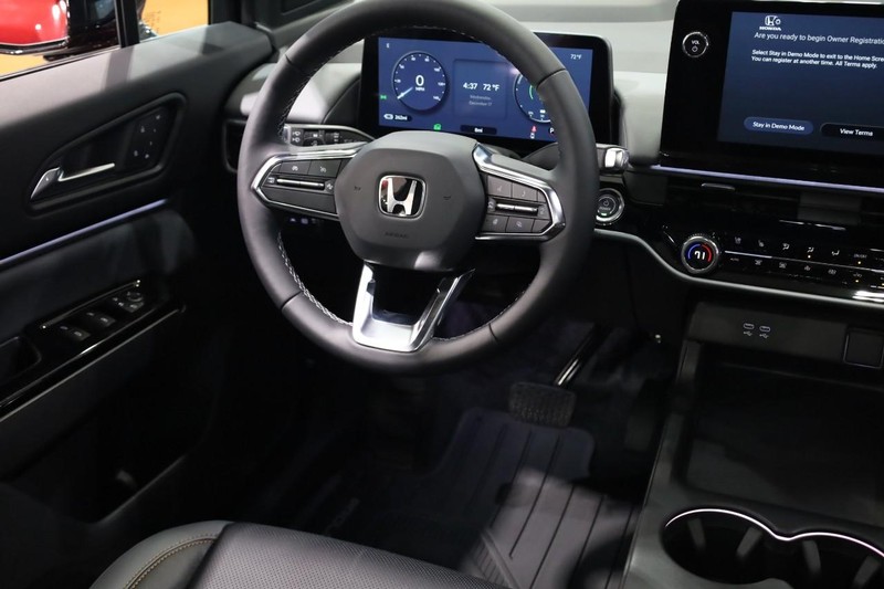 Honda Prologue Vehicle Full-screen Gallery Image 25