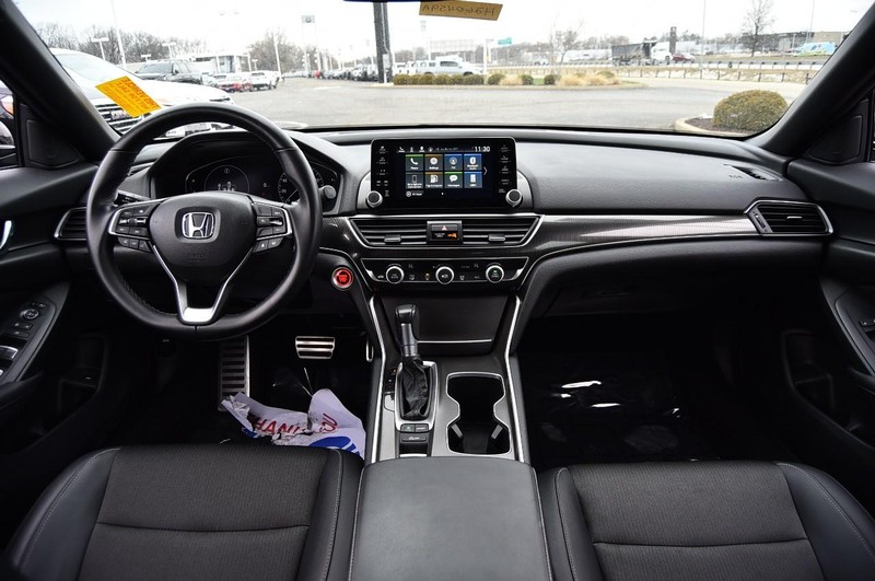 Honda Accord Sedan Vehicle Full-screen Gallery Image 07