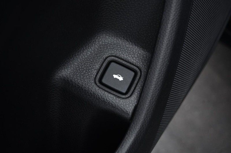 Honda Accord Sedan Vehicle Full-screen Gallery Image 09