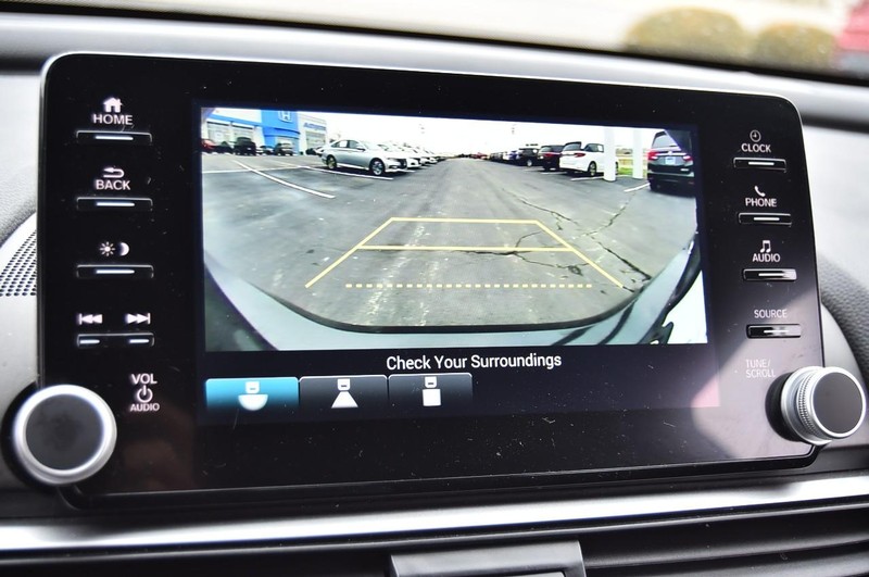 Honda Accord Sedan Vehicle Full-screen Gallery Image 12