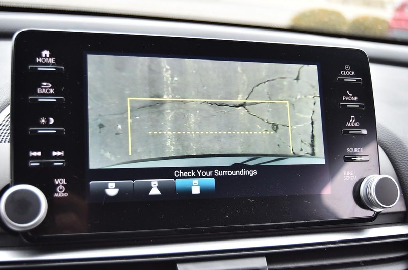 Honda Accord Sedan Vehicle Full-screen Gallery Image 13