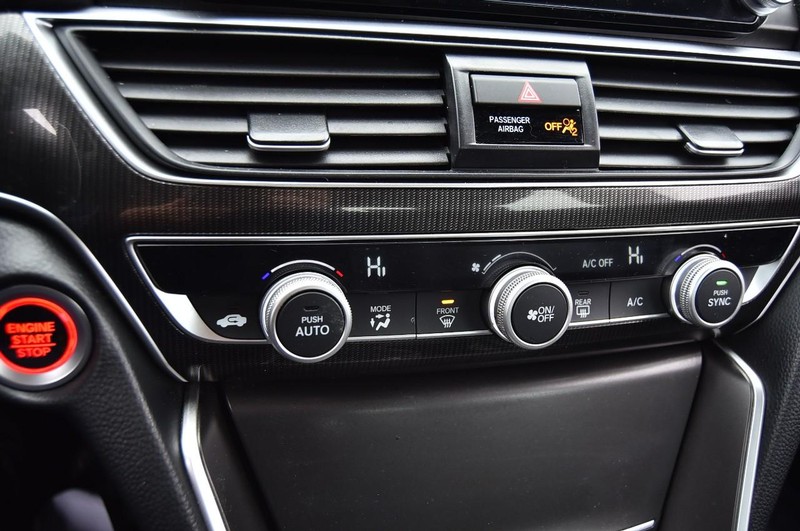 Honda Accord Sedan Vehicle Full-screen Gallery Image 15