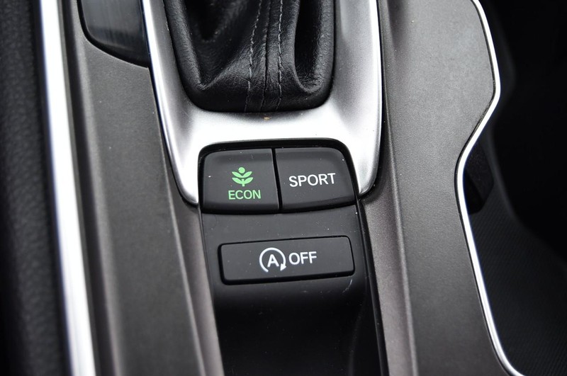 Honda Accord Sedan Vehicle Full-screen Gallery Image 18