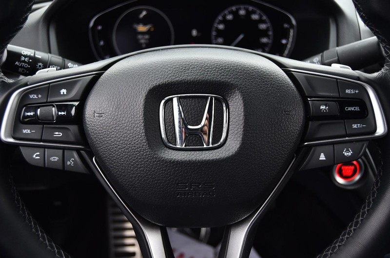 Honda Accord Sedan Vehicle Full-screen Gallery Image 19