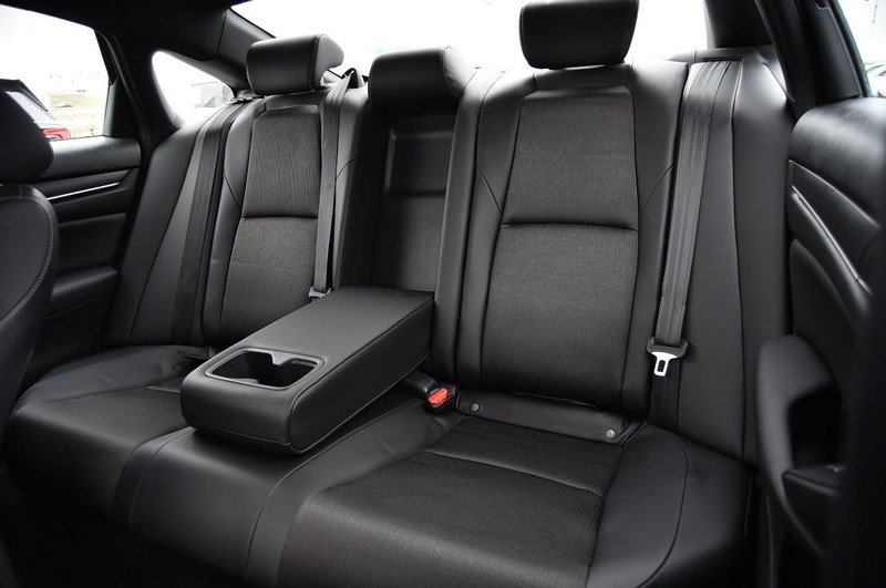 Honda Accord Sedan Vehicle Full-screen Gallery Image 22