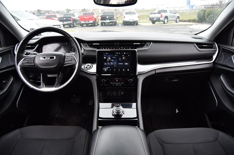 Jeep Grand Cherokee L Vehicle Image 07