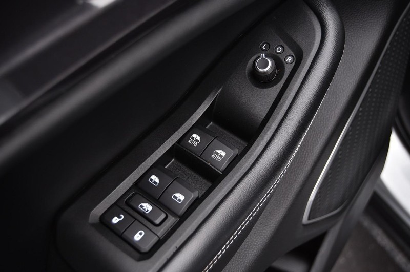 Jeep Grand Cherokee L Vehicle Image 08