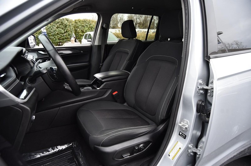 Jeep Grand Cherokee L Vehicle Image 19