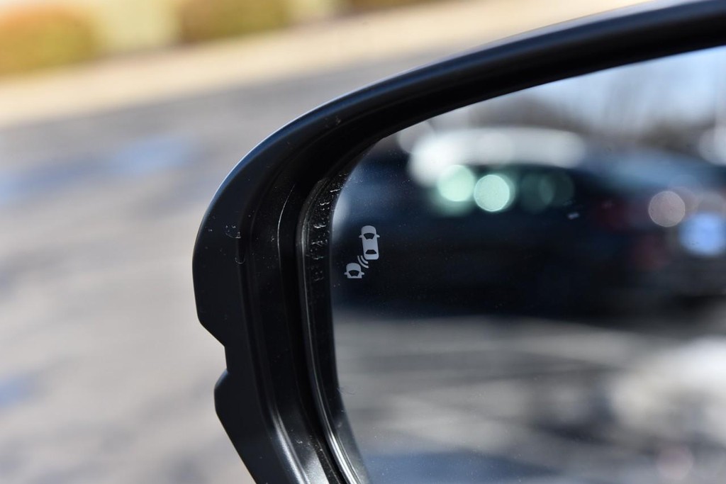 Honda CR-V Hybrid Vehicle Image 10