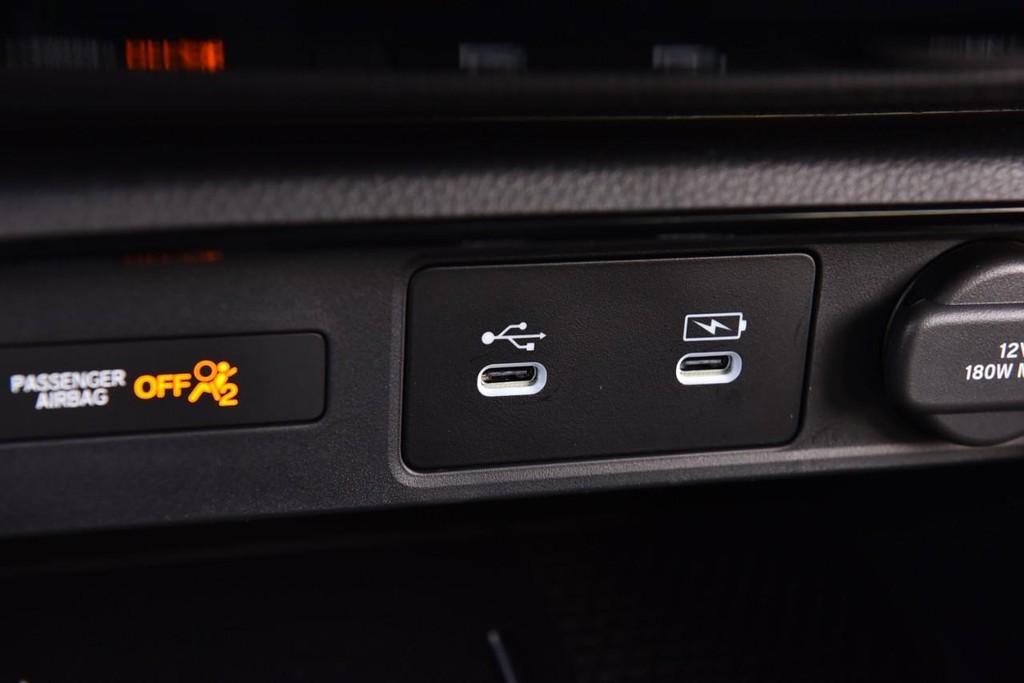 Honda CR-V Hybrid Vehicle Image 17