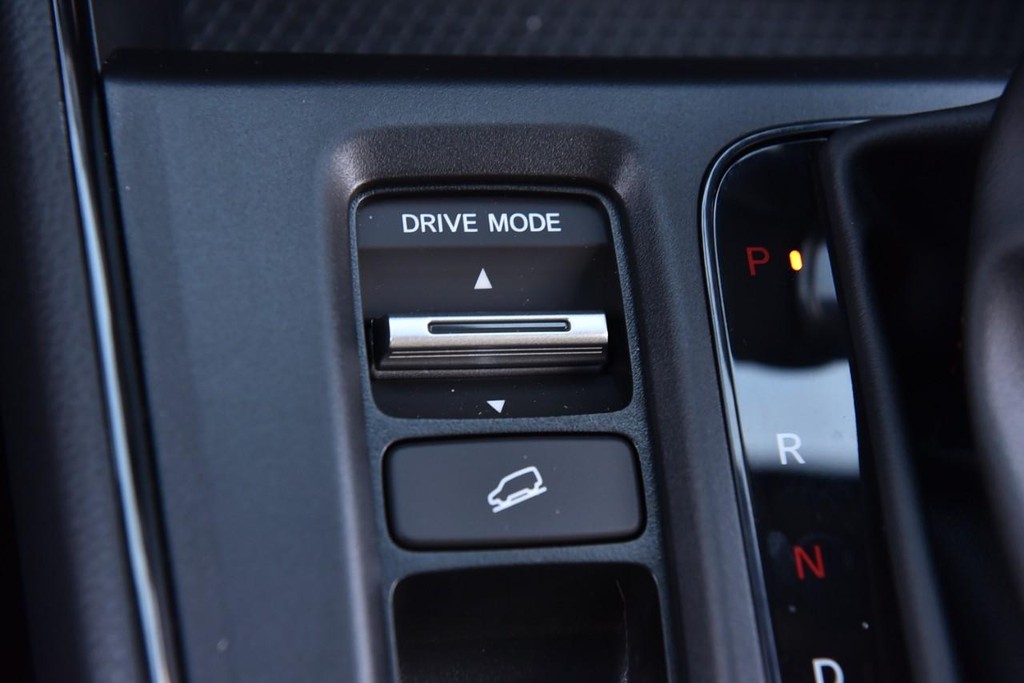 Honda CR-V Hybrid Vehicle Image 19