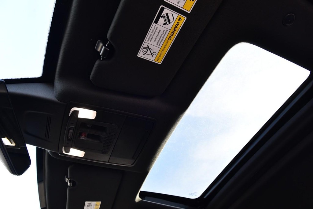 Honda CR-V Hybrid Vehicle Image 24