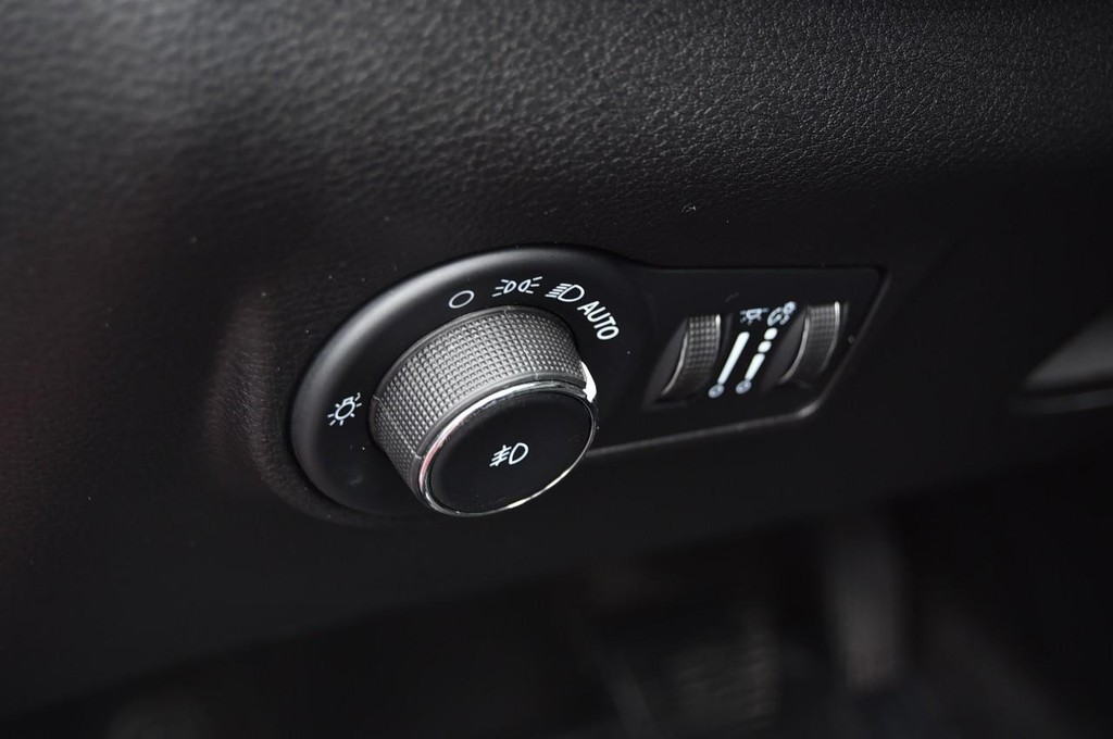 Jeep Compass Vehicle Image 11