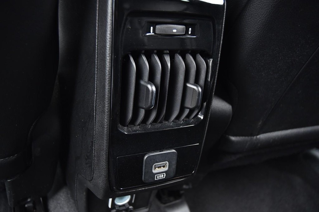 Jeep Compass Vehicle Image 23