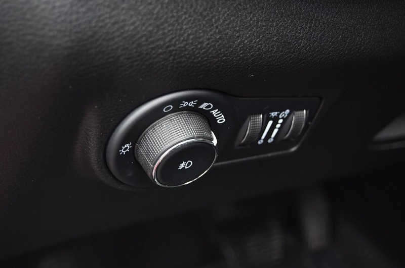 Jeep Compass Vehicle Image 11