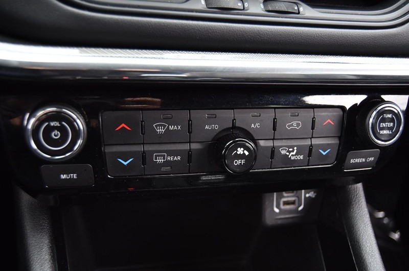 Jeep Compass Vehicle Image 16