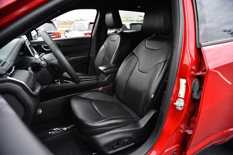 Jeep Compass Vehicle Image 20