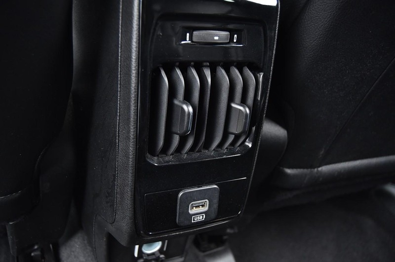 Jeep Compass Vehicle Image 23