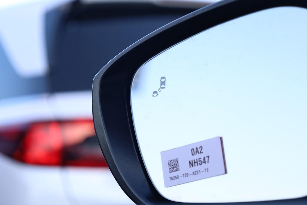 Honda Civic Hatchback Vehicle Image 19