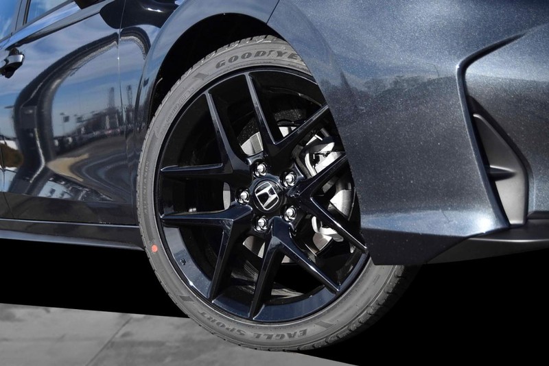 Honda Civic Hatchback Vehicle Image 03