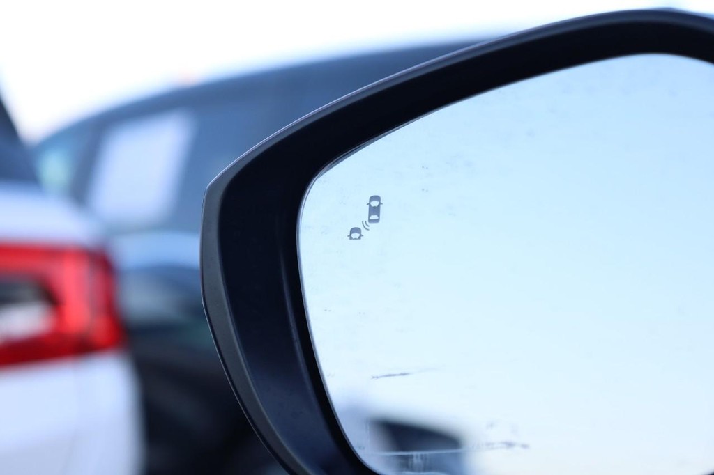 Honda Civic Hatchback Vehicle Image 19