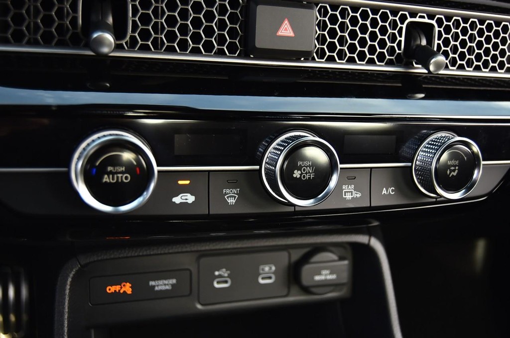 Honda Civic Hatchback Vehicle Image 15