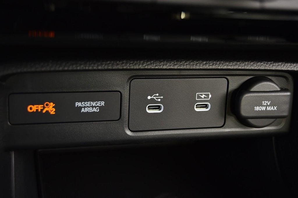 Honda Civic Hatchback Vehicle Image 16