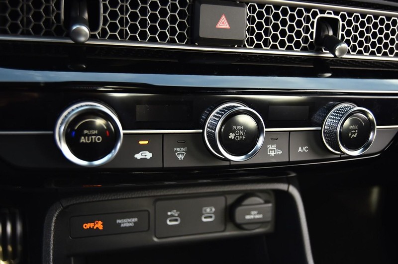 Honda Civic Hatchback Vehicle Image 15