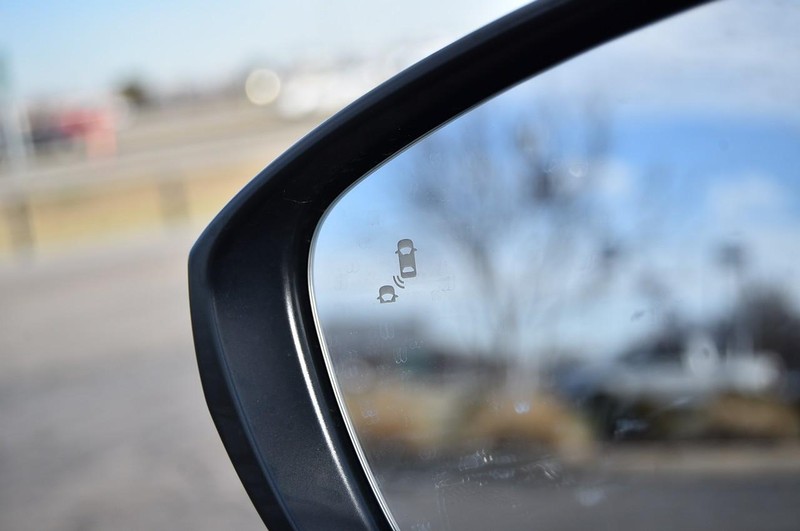 Honda Civic Hatchback Vehicle Image 09