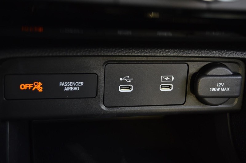 Honda Civic Hatchback Vehicle Image 16