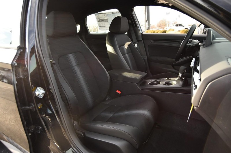 Honda Civic Hatchback Vehicle Image 21