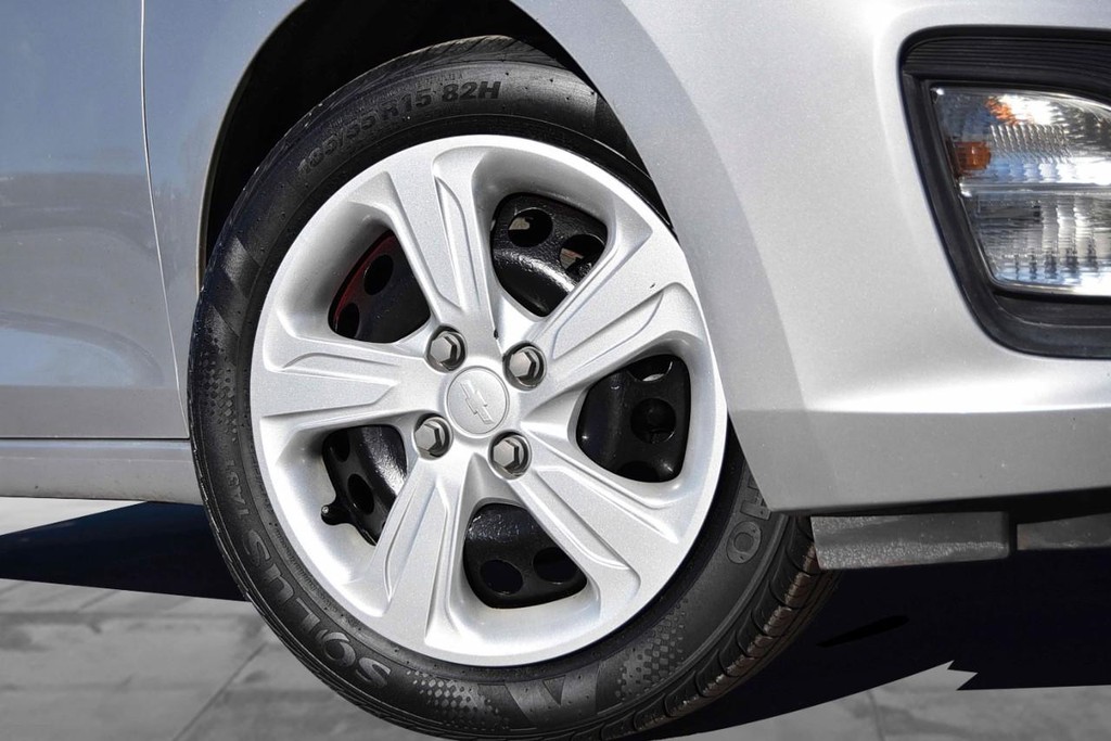 Chevrolet Spark Vehicle Full-screen Gallery Image 03