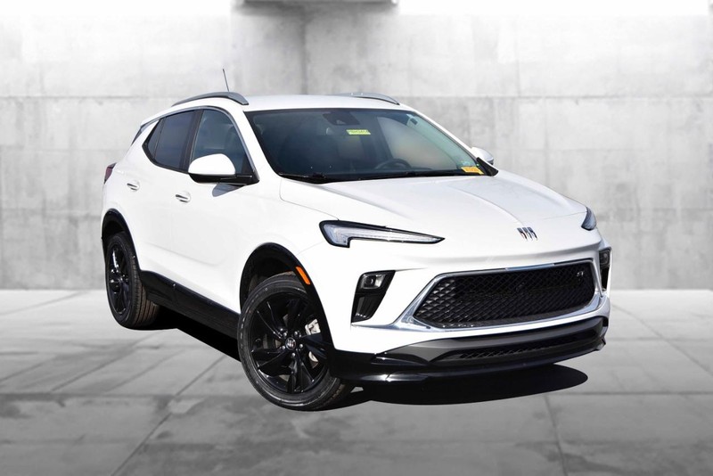 Buick Encore GX Vehicle Full-screen Gallery Image 02