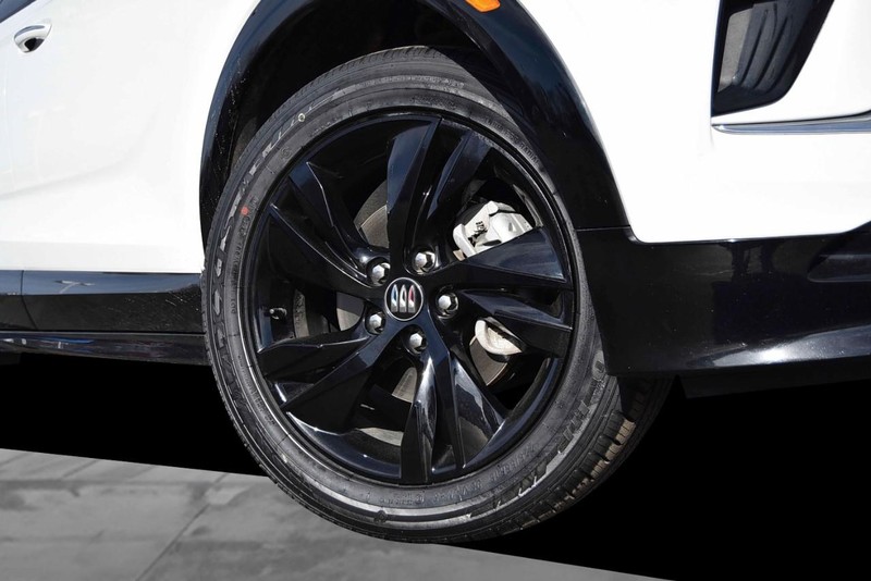 Buick Encore GX Vehicle Full-screen Gallery Image 03