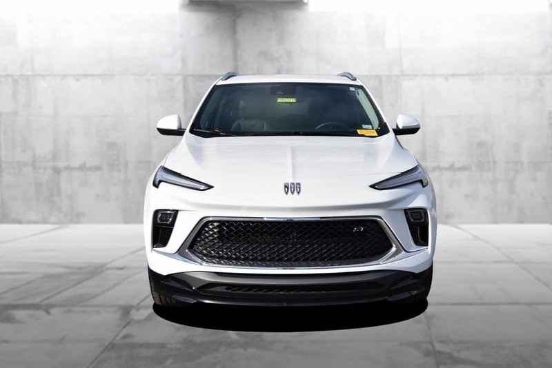 Buick Encore GX Vehicle Full-screen Gallery Image 04