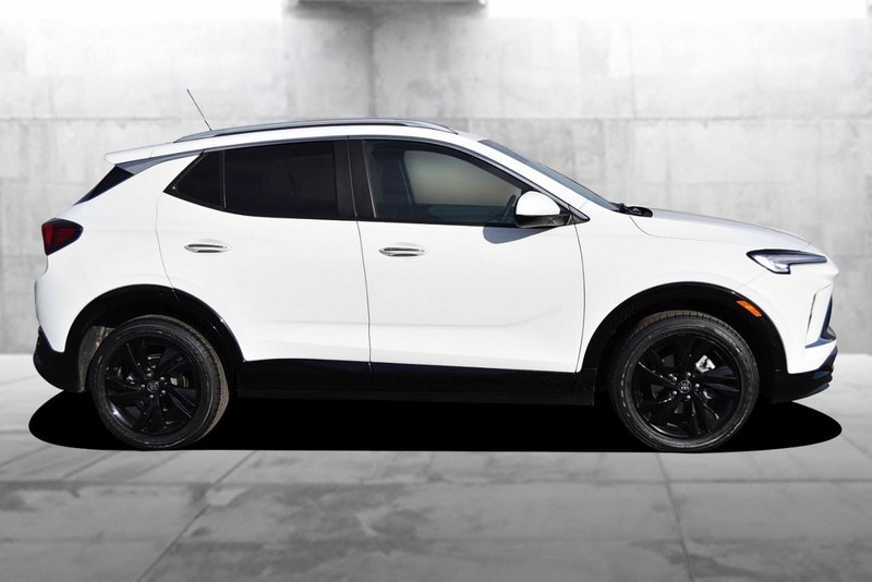 Buick Encore GX Vehicle Full-screen Gallery Image 05