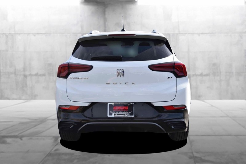 Buick Encore GX Vehicle Full-screen Gallery Image 06