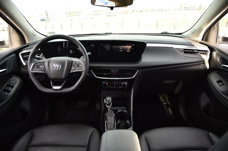 Buick Encore GX Vehicle Full-screen Gallery Image 07