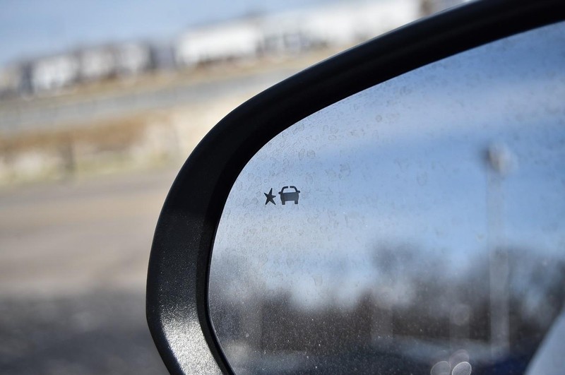 Buick Encore GX Vehicle Full-screen Gallery Image 09