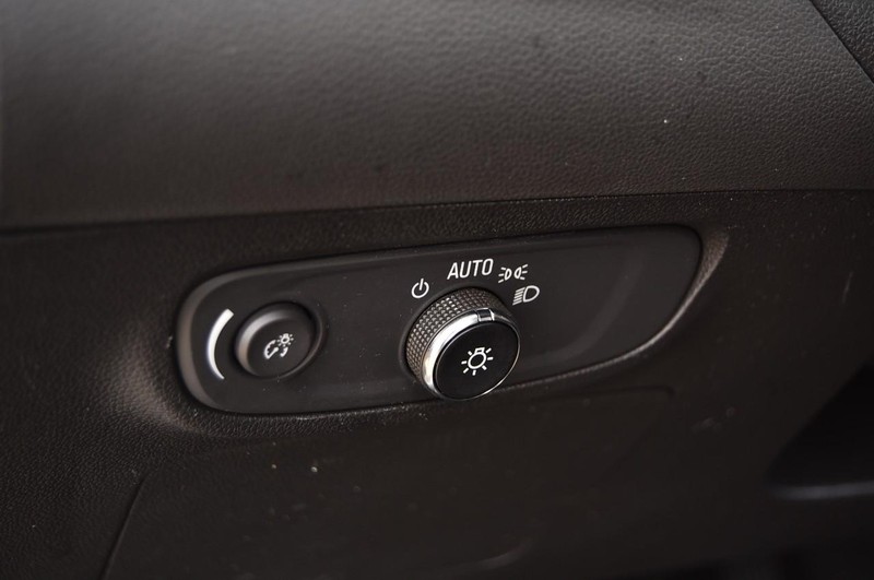 Buick Encore GX Vehicle Full-screen Gallery Image 10