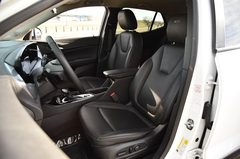 Buick Encore GX Vehicle Full-screen Gallery Image 19